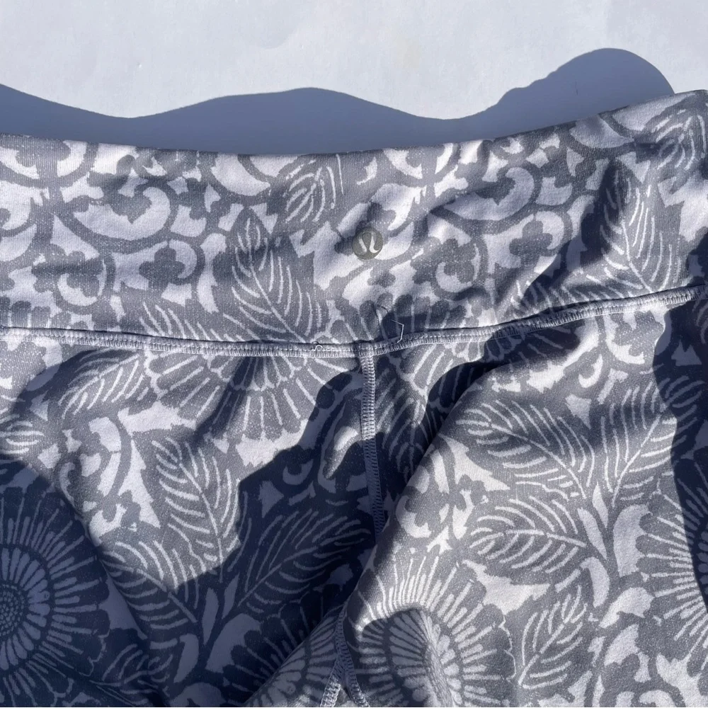 Lululemon Wunder Under Crop Legging Fossil Grey Beachy Floral w white Rare 6 - Picture 6 of 10